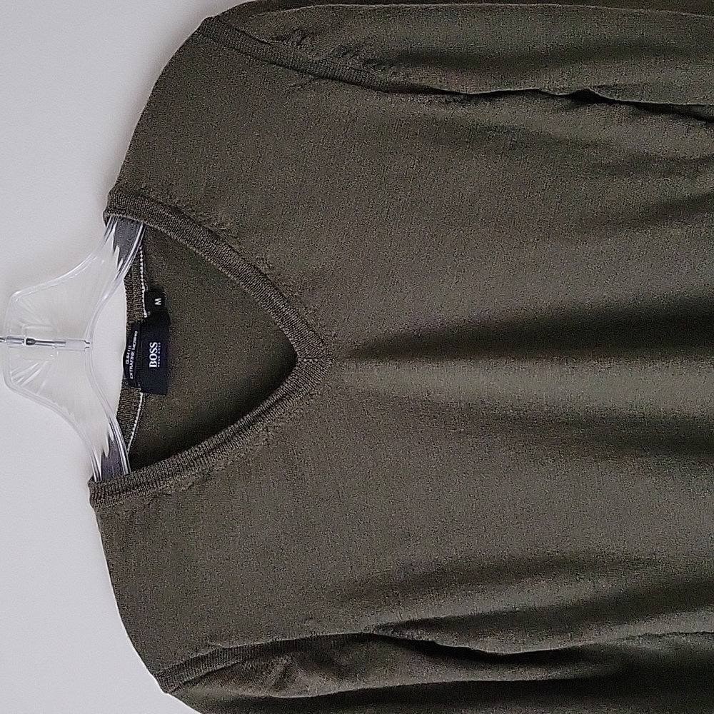 Hugo Boss Men's Slim Fit V-Neck Sweater in Extra-Fine Merino Wool- Size M